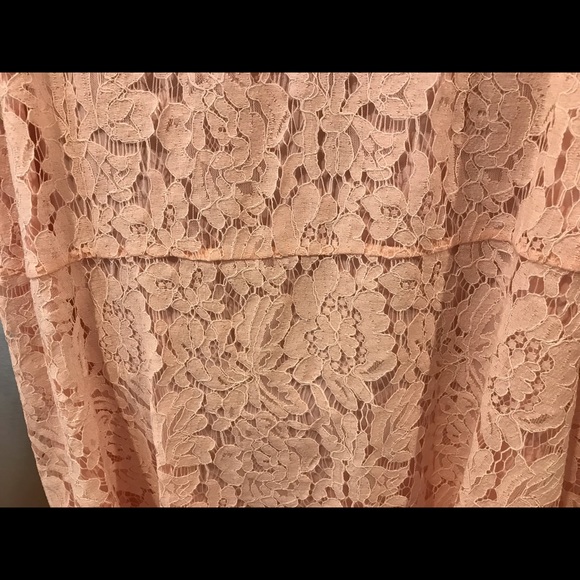 New Isaac Mizrahi Live Lace Peplum Lined Top in Blush - Picture 3 of 7